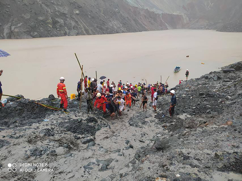 In this photo released from Myanmar Fire Service Department, rescuers carry a recovered body of a victim in a landslide from a jade mining area in Hpakant, Kachin state, northern Myanmar Thursday, July 2, 2020. Myanmar government says a landslide at a jade mine has killed dozens of people. Photo: Myanmar Fire Service Department via AP