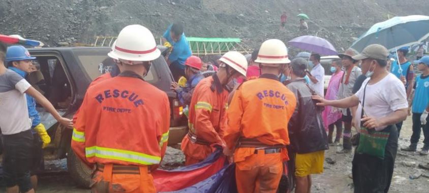 Rescue workers carry a dead body following a landslide at a mining site in Phakant, Kachin State City, Myanmar July 2, 2020, in this picture obtained from social media. Photo: Reuters