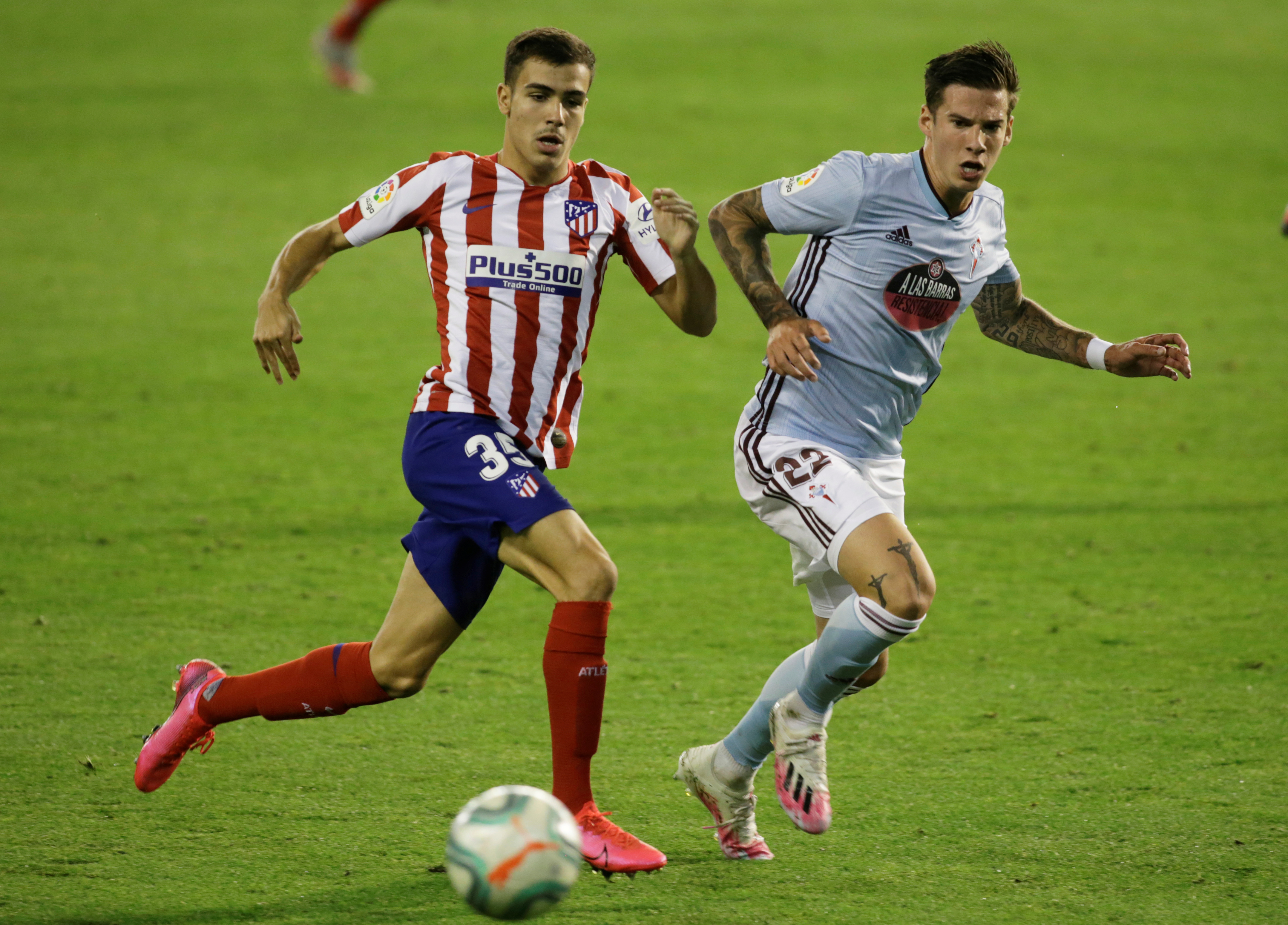 Atletico Madrid's Manu Sanchez in action with Celta Vigo's Santi Mina, as play resumes behind closed doors following the outbreak of the coronavirus disease (COVID-19). Photo: Reuters  