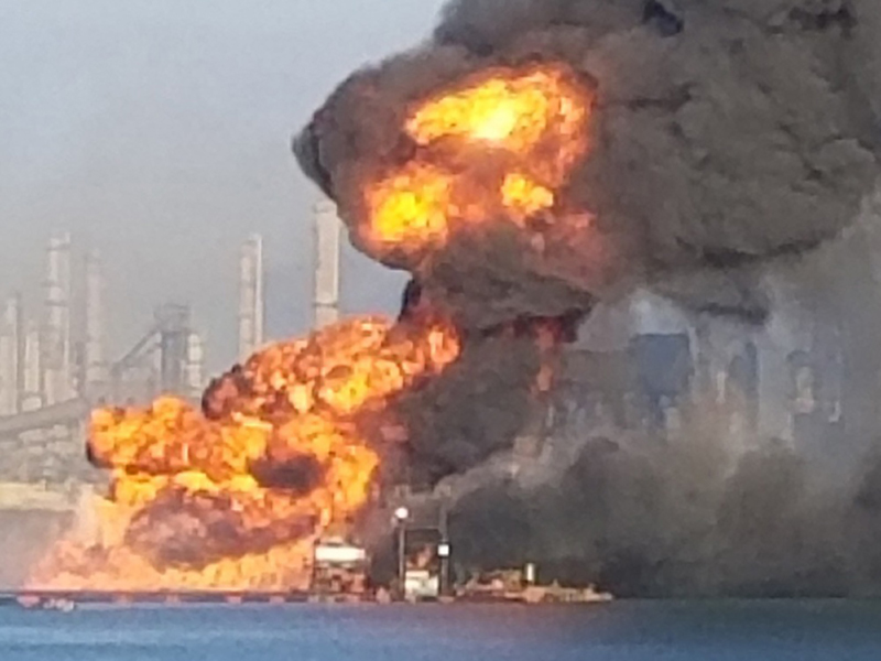 Coast Guard crews respond to a dredge on fire in the Port of Corpus Christi Ship Channel, Friday, Aug. 21, 2020, in Corpus Christi, Texas. Photo: U.S. Coast Guard via AP