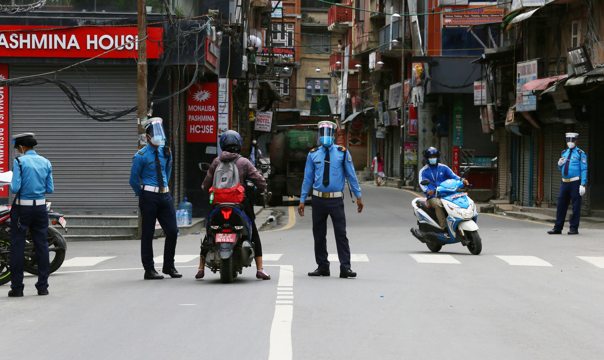 Traffic personnel interrogarting vehicles and passersby to validate necessary movements as seen in the capital on Monday amid the COVID-19 lockdown. Photo: Rajesh Gurung/THT