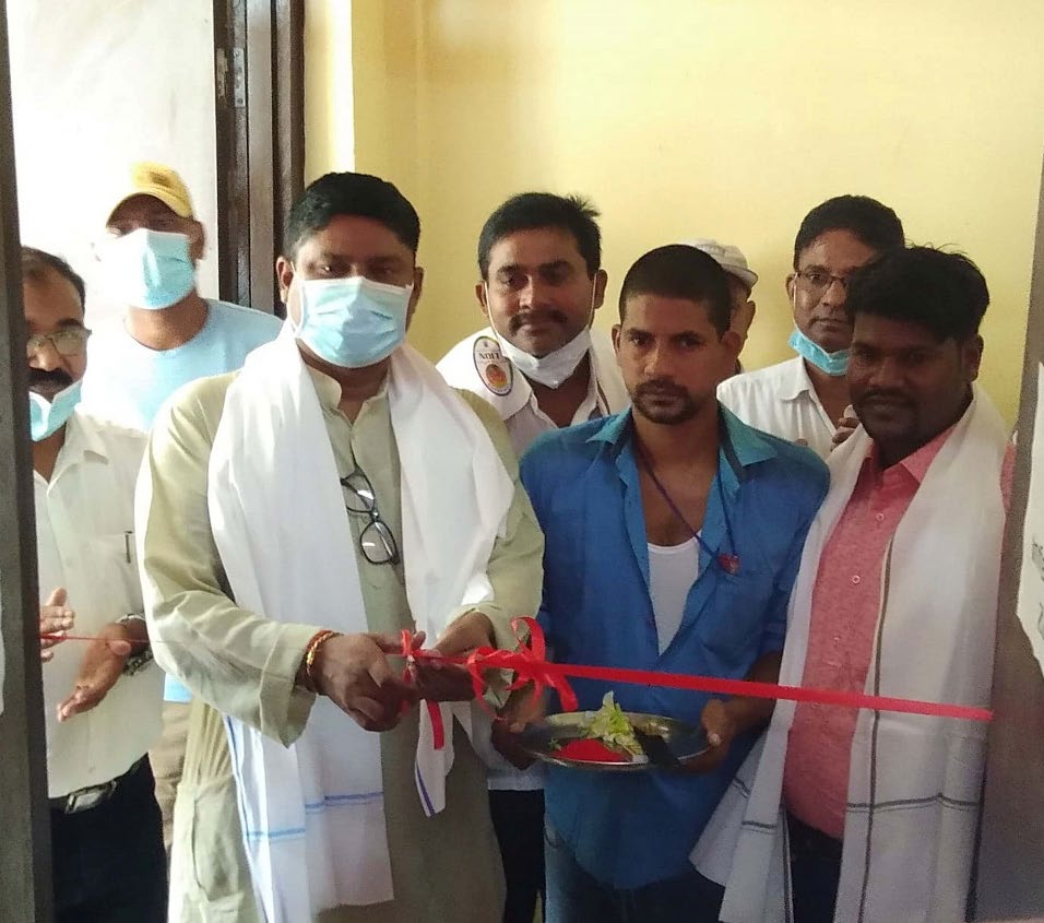 Gaur Municipality Mayor Ajaya Kumar Gupta inaugurating a Genexpert machine installed at District Health Office, Rautahat, on Monday. Photo: THT