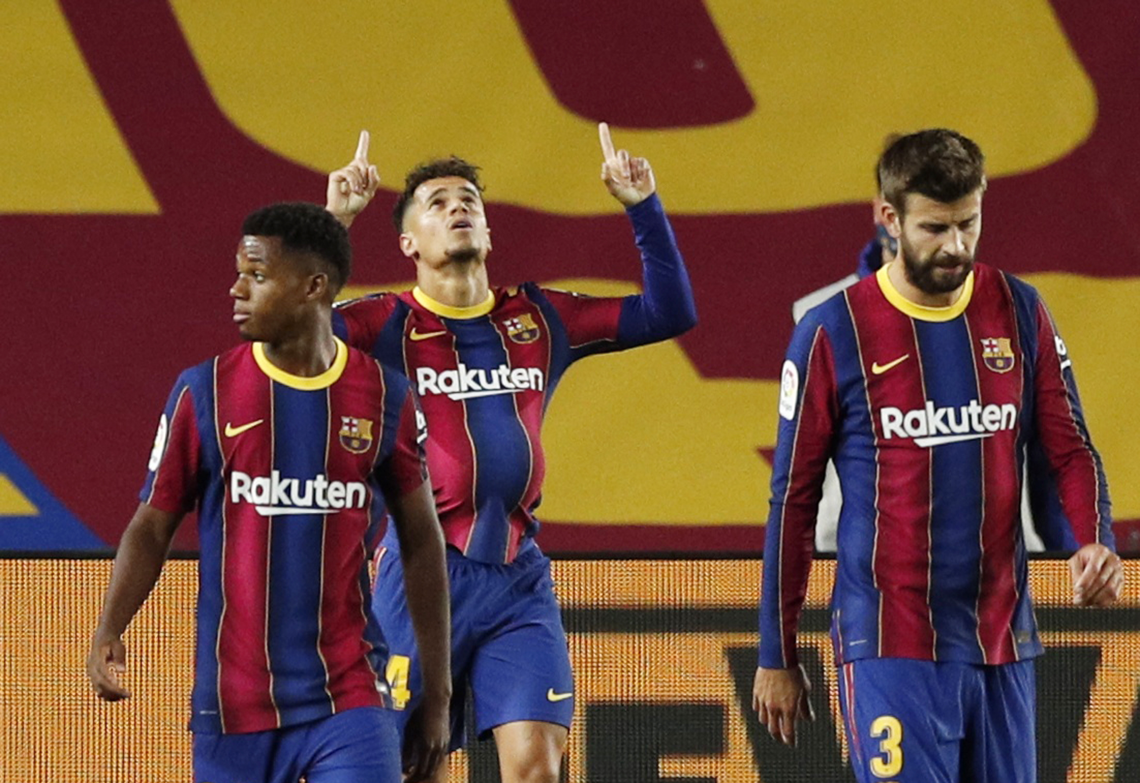 Barcelona's Philippe Coutinho celebrates scoring their first goal with teammates during the La Liga Santander match between FC Barcelona and Sevilla, at  Camp Nou, in Barcelona, Spain, on October 4, 2020. Photo: Reuters