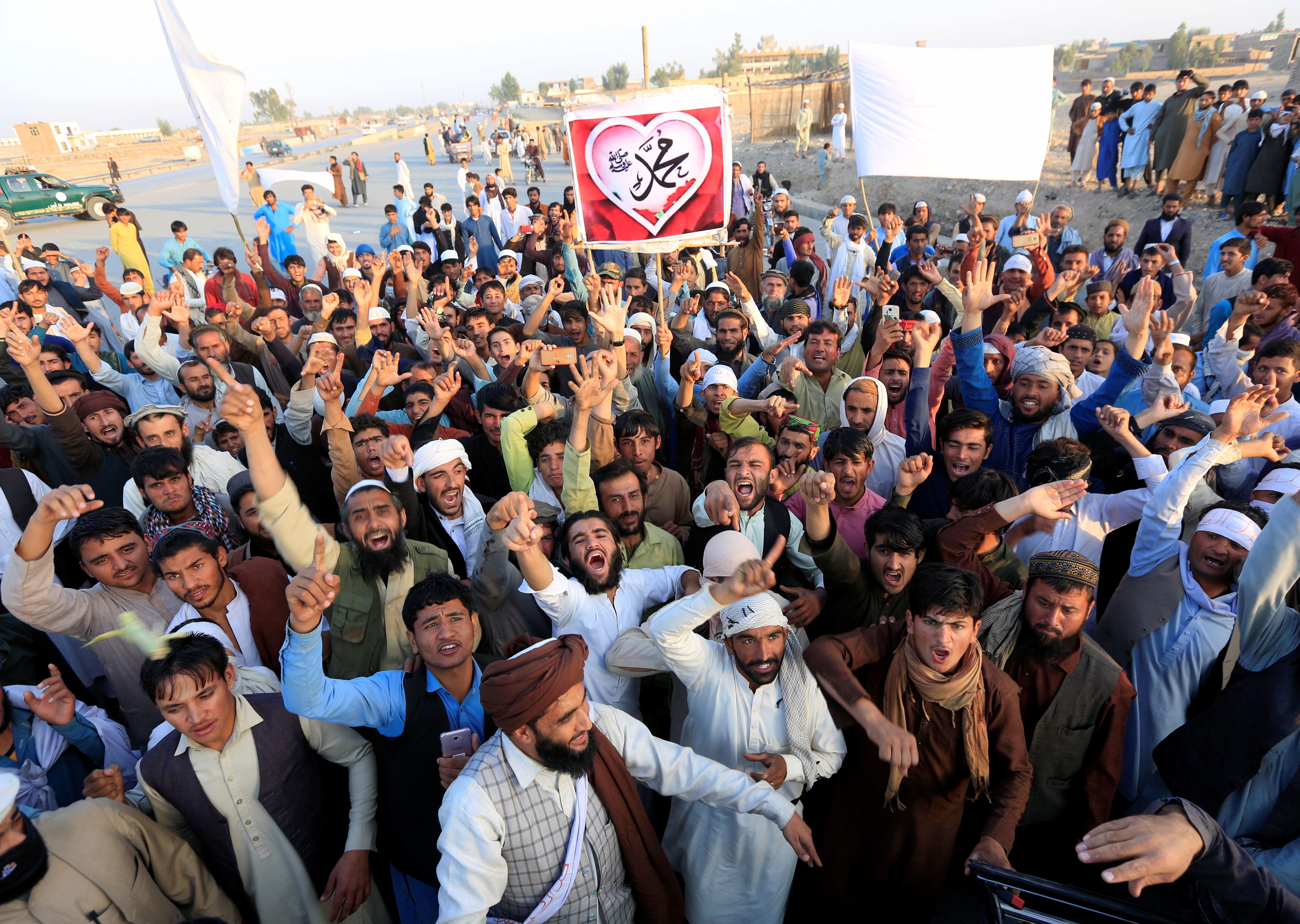 Afghans chant slogans during a protest against the French president Emmanuel Macron comments on the Prophet Mohammad, on the outskirts of Jalalabad in Nangerhar province, Afghanistan October 30, 2020. REUTERS/Parwiz
