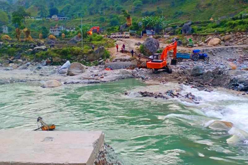 Budhiganga River awaiting the construction of a Bailey bridge, in Badimalika Municipality, Bajura district, on Wednesday, October 7, 2020. Photo: Prakash Singh/THT