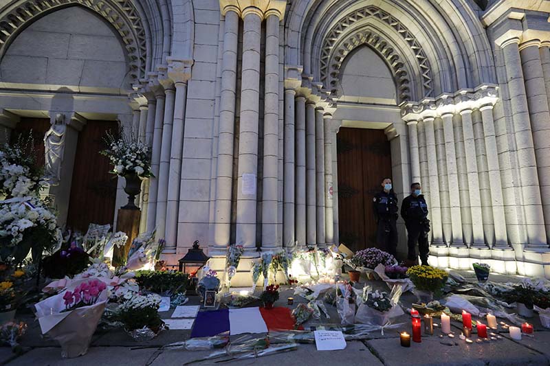 Candles, flowers and messages are seen in front of the Notre Dame church in tribute to the victims of a deadly knife attack in Nice, France, on October 30, 2020. Photo: Reuters