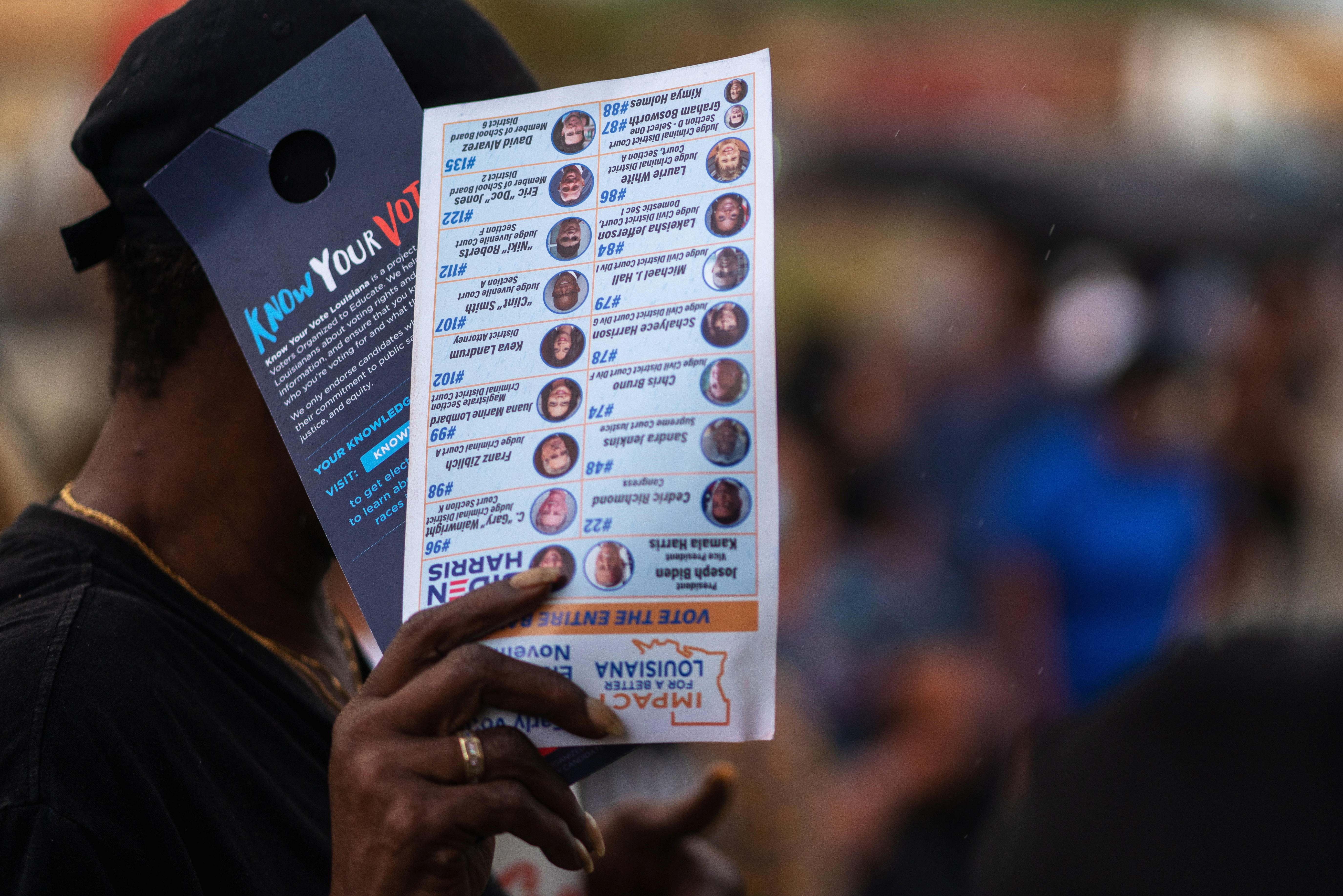 People line up to cast their ballot for the upcoming presidential election as early voting ends as tropical storm Zeta approaches the Gulf Coast in New Orleans, Louisiana, U.S., October 27, 2020. Photo: Reuters