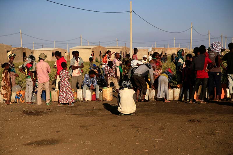 Ethiopian refugees fleeing from the ongoing fighting in Tigray region, queue for water, at the Fashaga camp, on the Sudan-Ethiopia border, in Kassala state, Sudan, on November 24, 2020. Photo: Reuters