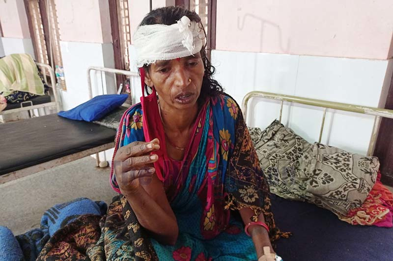 This image shows Bulbul Devi Yadav, a 45-year-old resident of Babhangama Katti in Tilathi Koiladi Rural Municipality-6 undergoing treatment at Gajendra Narayan Singh Hospital in Rajbiraj Municipality in Saptari district, on Friday, November 27, 2020. Photo: Byas Shankar Upadhyay/THT