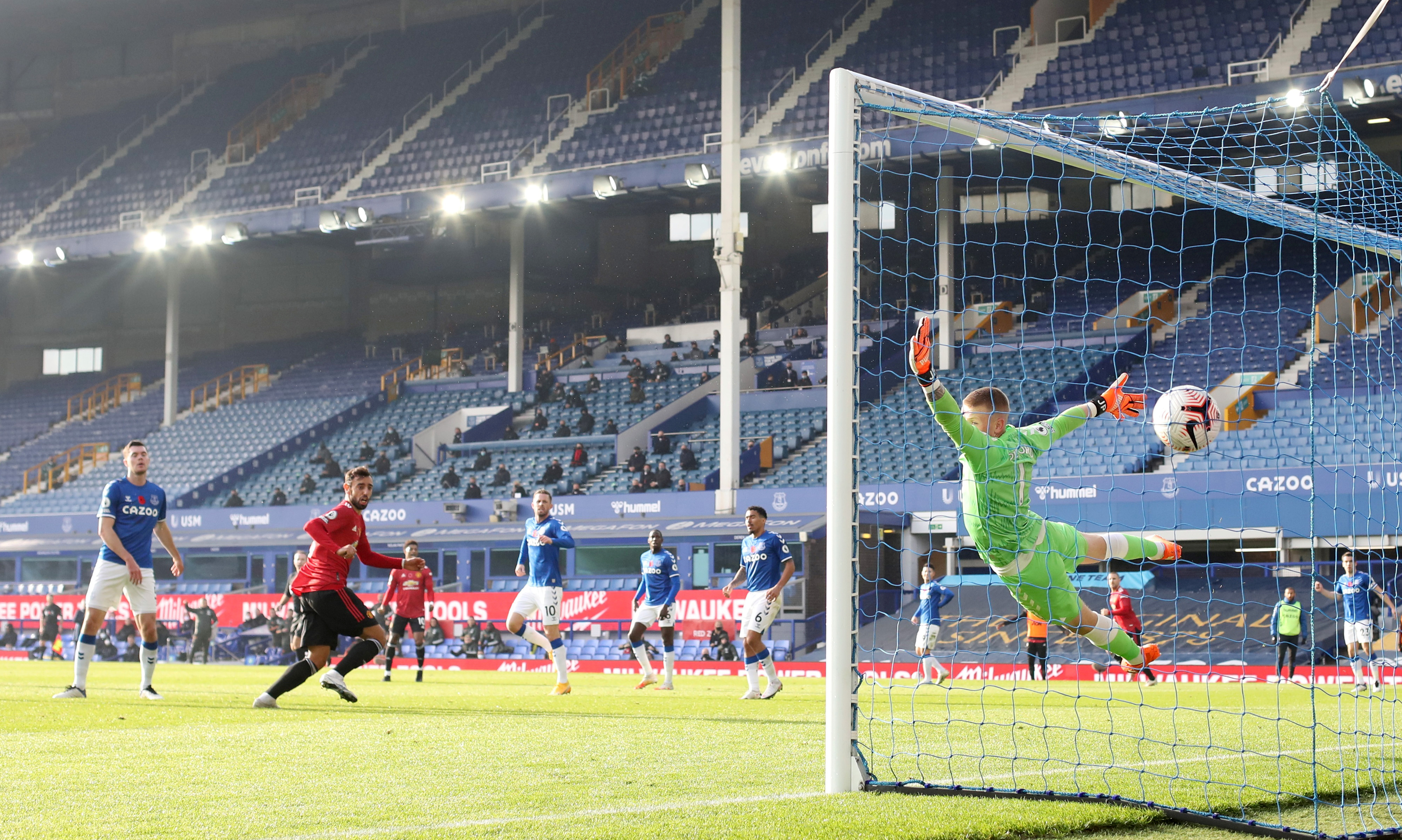 Manchester United's Bruno Fernandes scores their first goal  during the Premier League match between Everton and Manchester United, at Goodison Park, in Liverpool, Britain, on November 7, 2020. Photo: Pool via Reuters