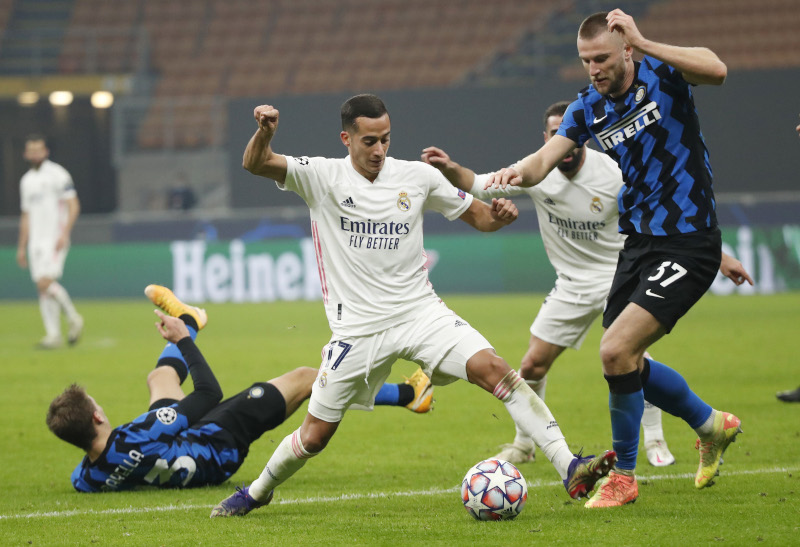 Real Madrid's Lucas Vazquez in action with Inter Milan's Milan Skriniar during their Champions League Group B match at San Siro, in Milan, Italy, on November 25, 2020. Photo: Reuters
