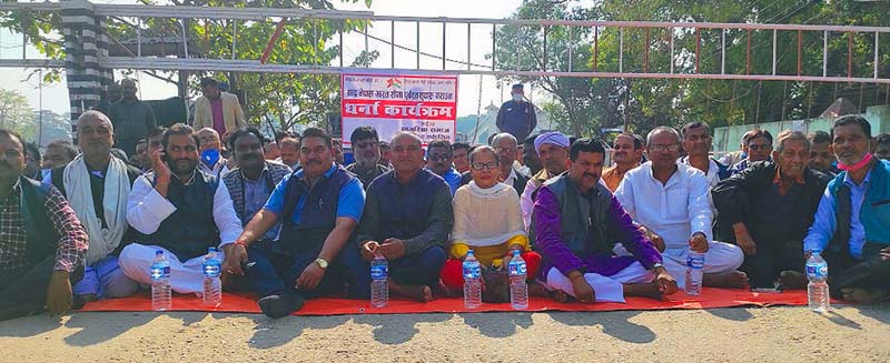 People staging a sit-in in front of Gaur Customs Office in Rautahat, on Wednesday, November 18, 2020. Photo: THT