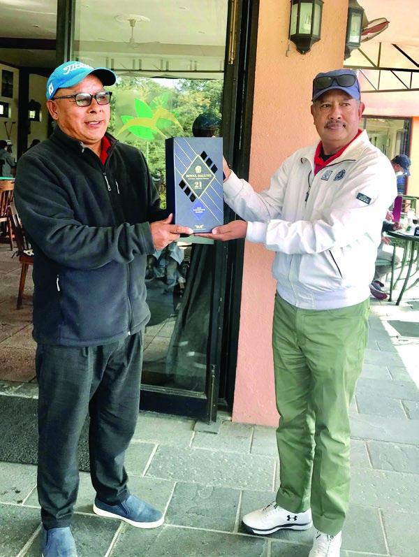 Photo Courtesy: Gokarna Golf ClubnBabu Sherpa (left) receiving the prize from sponsor Arjun Karki after the Social Golf Tournament at the Gokarna Golf Club in Kathmandu on Saturday.