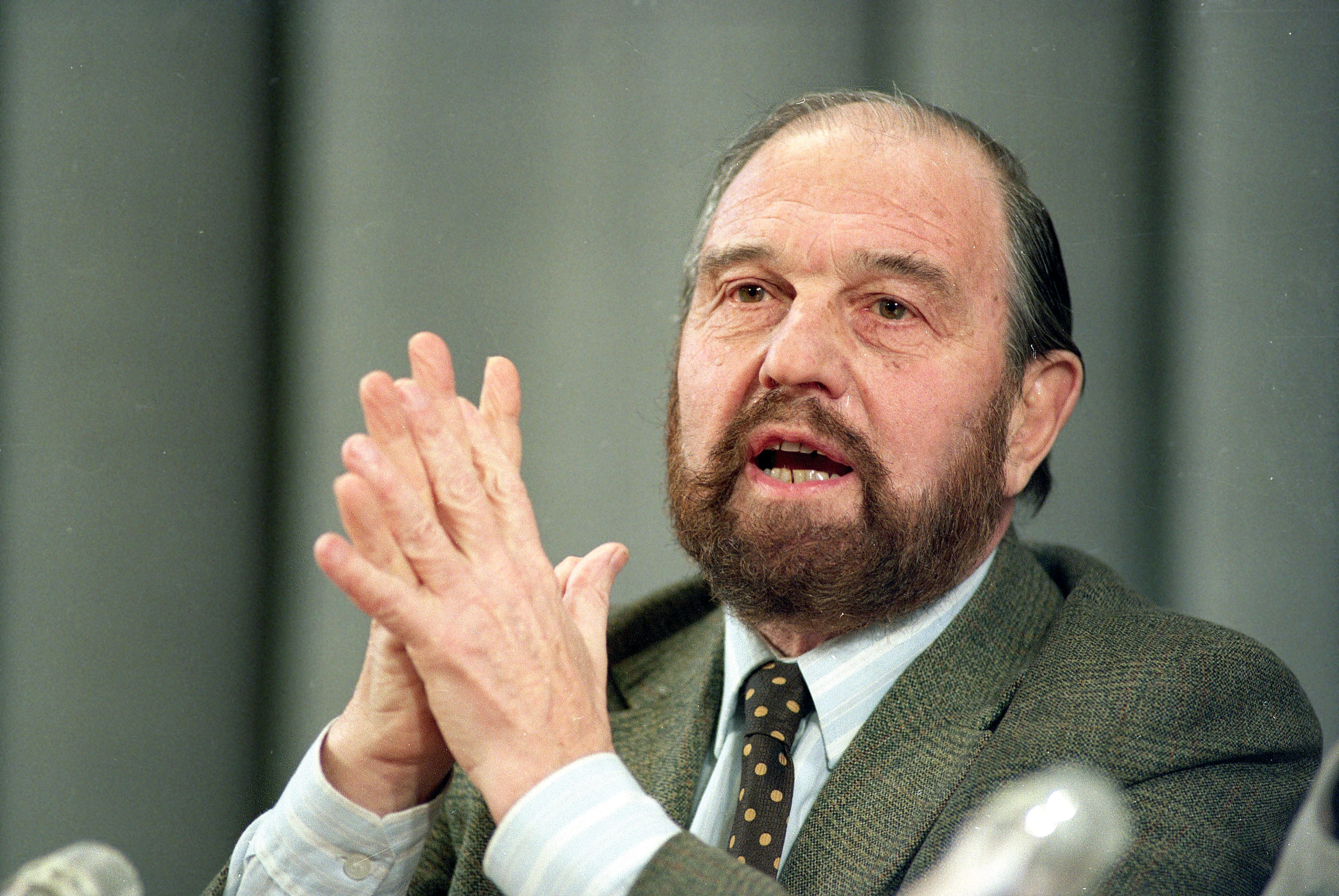 FILE - In this Jan. 15, 1992 file photo, George Blake, a former British spy who doubled as a Soviet agent, gestures during a news conference in Moscow. Blake, a former British intelligence officer who worked as a double agent for the Soviet Union, has died in Russia. He was 98. Russiau2019s Foreign Intelligence Service announced his death on Saturday, Dec. 26, 2020 without giving any circumstances of his death. Russian President Vladimir Putin expressed condolences, hailing Blake as a u201cbrilliant professionalu201d and a man of u201cremarkable courage.u201d  Photo: AP