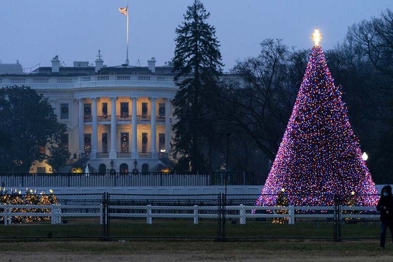 The National Christmas Tree glows with lights on the Ellipse near the White House, Thursday, December 24, 2020, on Christmas Eve in Washington. Photo: AP