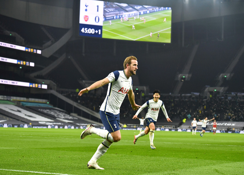 Tottenham Hotspur's Harry Kane celebrates scoring their second goal with Son Heung-min during thePremier League match between Tottenham Hotspur and Arsenal, at Tottenham Hotspur Stadium, in  London, Britain, on December 6, 2020. Photo: Pool via Reuters