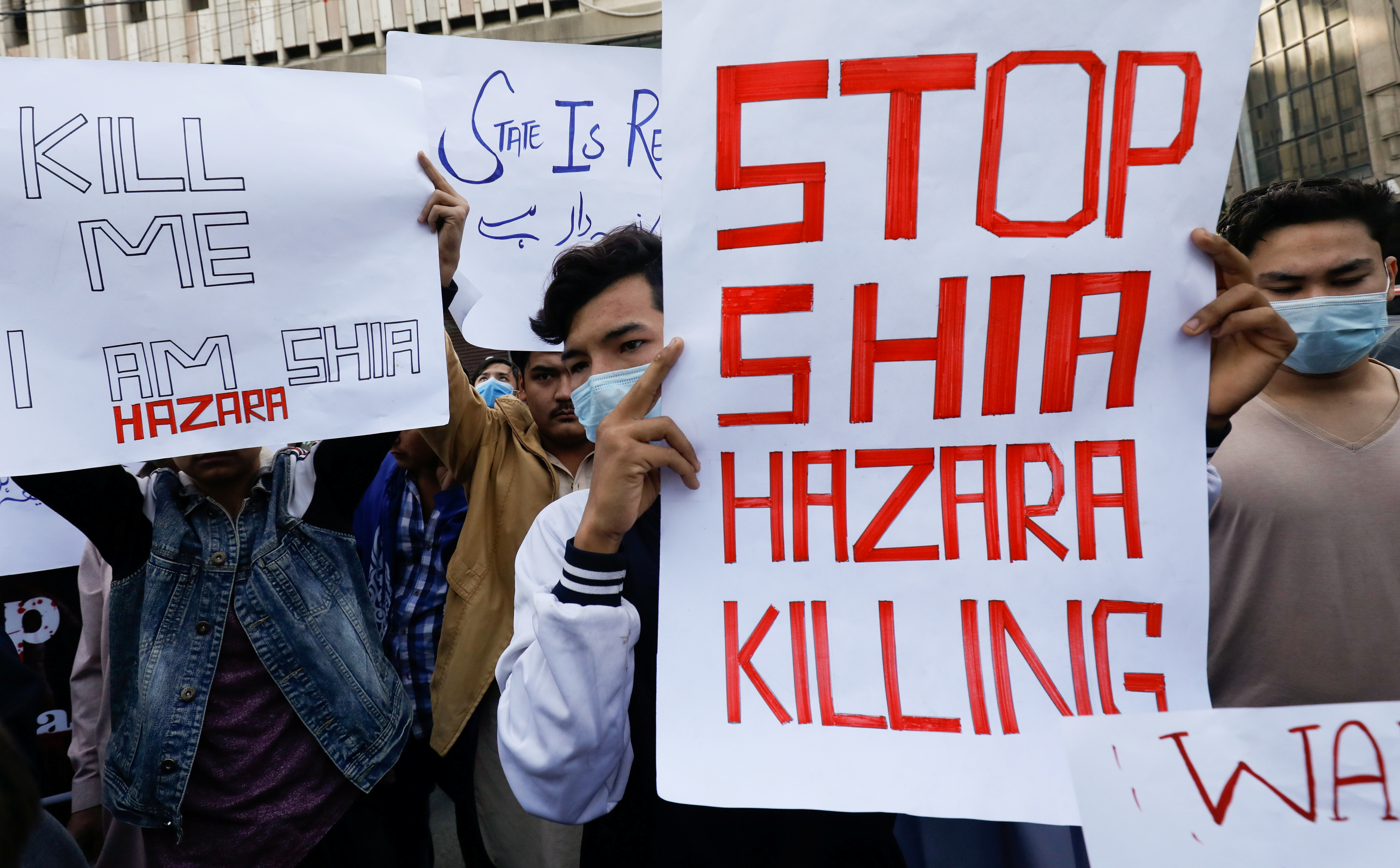 People carry placards demanding justice, following the killings of coal miners from Pakistan's minority Shi'ite Hazara community in an attack in Mach area of Bolan district, during a protest in Karachi, Pakistan January 5, 2021. Photo: Reuters
