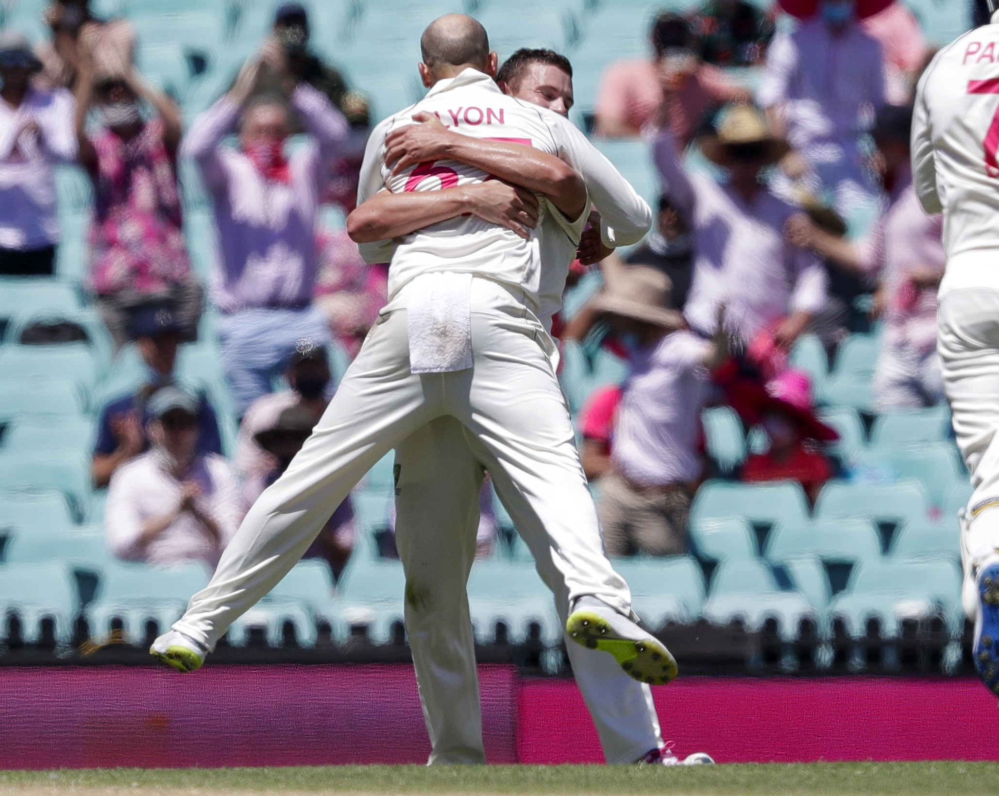 Australia's Josh Hazlewood, right, is congratulated by teammate Nathan Lyon after running out India's Hanuma Vihari during play on day three of the third cricket test between India and Australia at the Sydney Cricket Ground, Sydney, Australia, Saturday, Jan. 9, 2021. Photo: AP