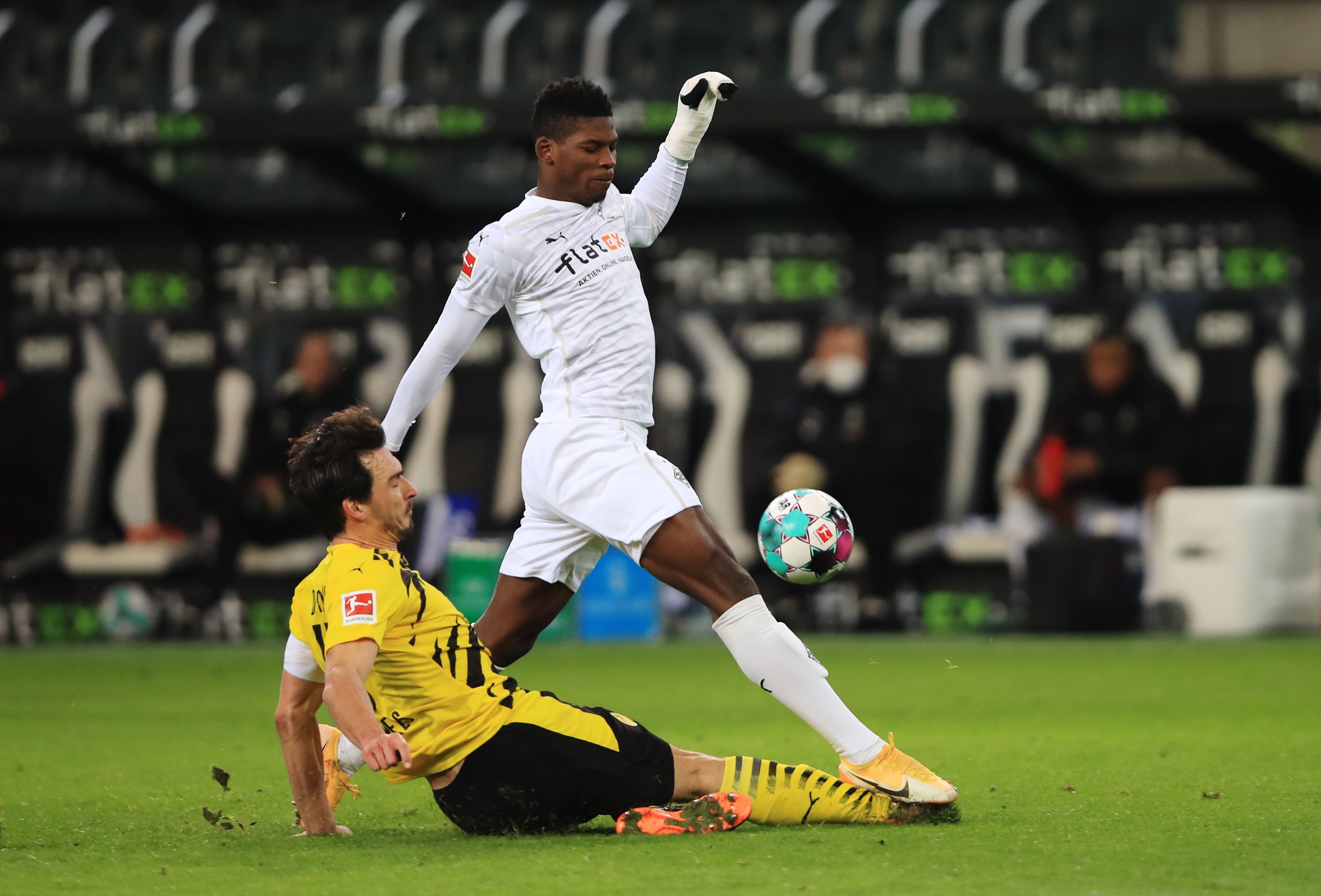 Borussia Moenchengladbach's Breel Embolo in action with Borussia Dortmund's Mats Hummels. Photo: Reuters 