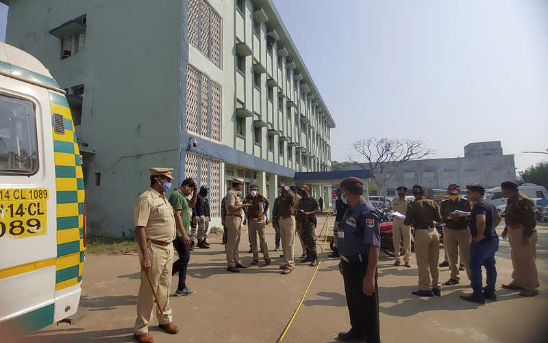 Police officers investigate the scene after a fire broke out at District General Hospital in Bhandara, about 70 kilometres from Nagpur, India, Saturday, Jan. 9, 2021. Photo: AP