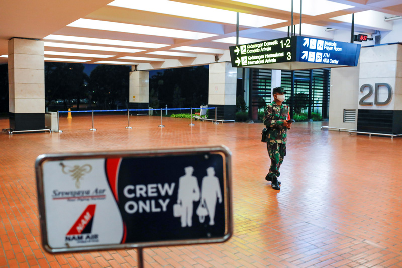 An Indonesian soldier walks at Soekarno-Hatta International Airport after Sriwijaya Air plane flight SJ182 with more than 50 people on board lost contact after taking off, according to local media, in Tangerang, near Jakarta, Indonesia, January 9, 2021. Photo: Reuters