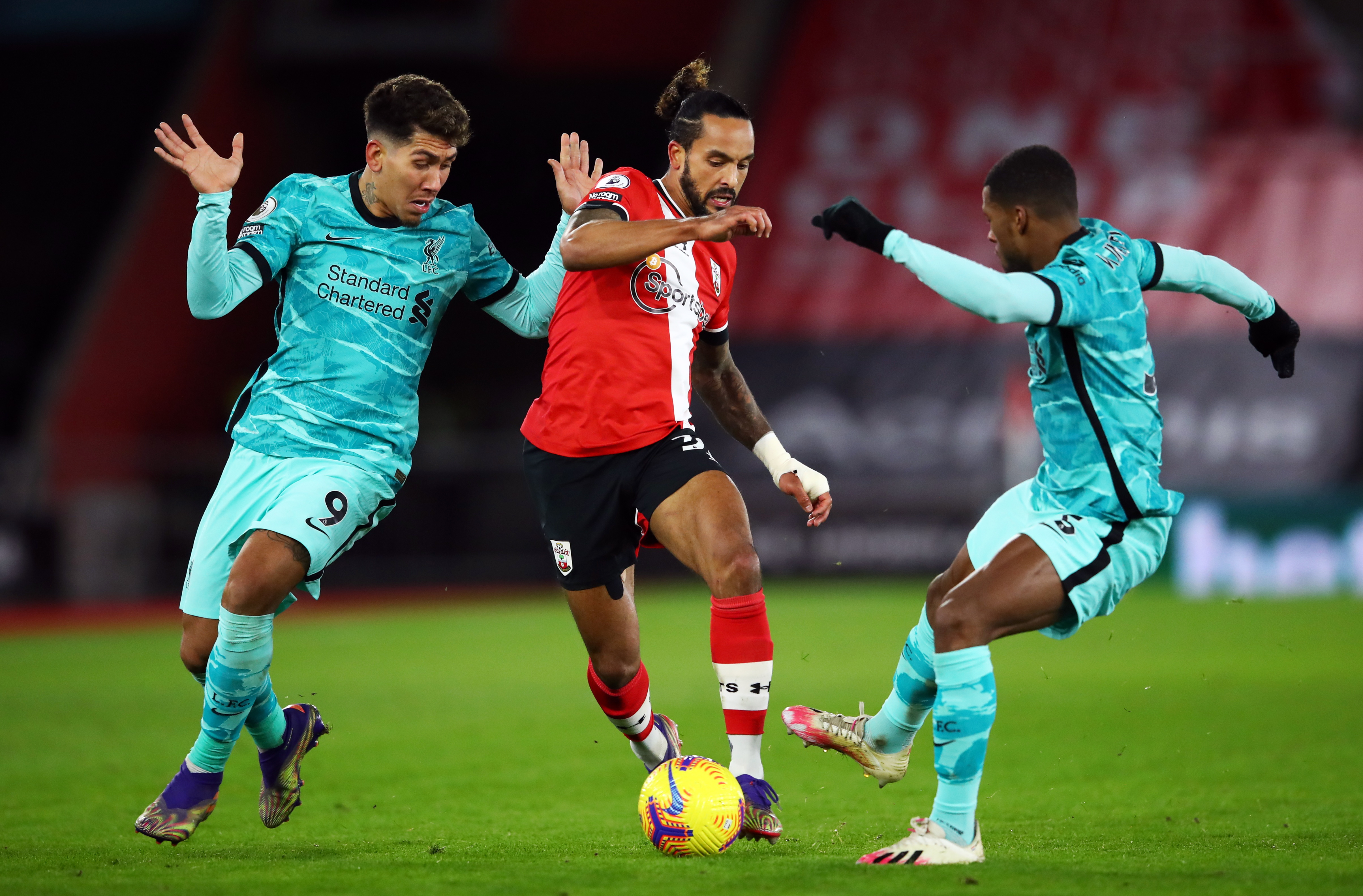 Southampton's Theo Walcott in action with Georginio Wijnaldum and Liverpool's Roberto Firmino: Photo: Reuters