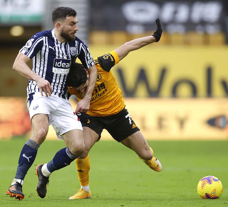 West Bromwich Albion's Robert Snodgrass (left) challenges Wolverhampton Wanderers' Pedro Neto during the English Premier League soccer match between Wolverhampton Wanderers and West Bromwich Albion at the Molineux Stadium in Wolverhampton, England, on Saturday, January 16, 2021. Photo: Carl Recine/Pool via AP