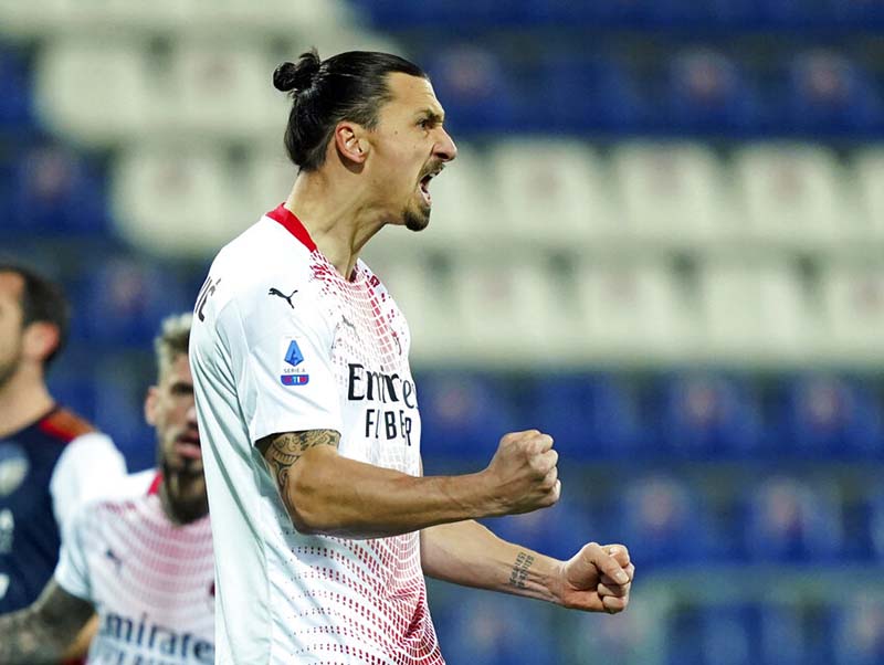 Milan's Zlatan Ibrahimovic celebrates scoring the first goal of the game against Cagliari, during their Italian Serie A soccer match between Cagliari and Milan at the Sardegna Arena stadium in Cagliari, Italy, on Monday, January 18, 2021. photo: Spada/LaPresse via AP