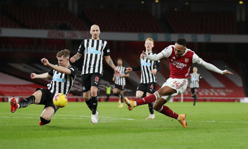 Arsenal's Pierre-Emerick Aubameyang scores their first goal during the Premier League match between Arsenal and Newcastle United, at Emirates Stadium, in London, Britain, on January 18, 2021. Photo: Pool via Reuters