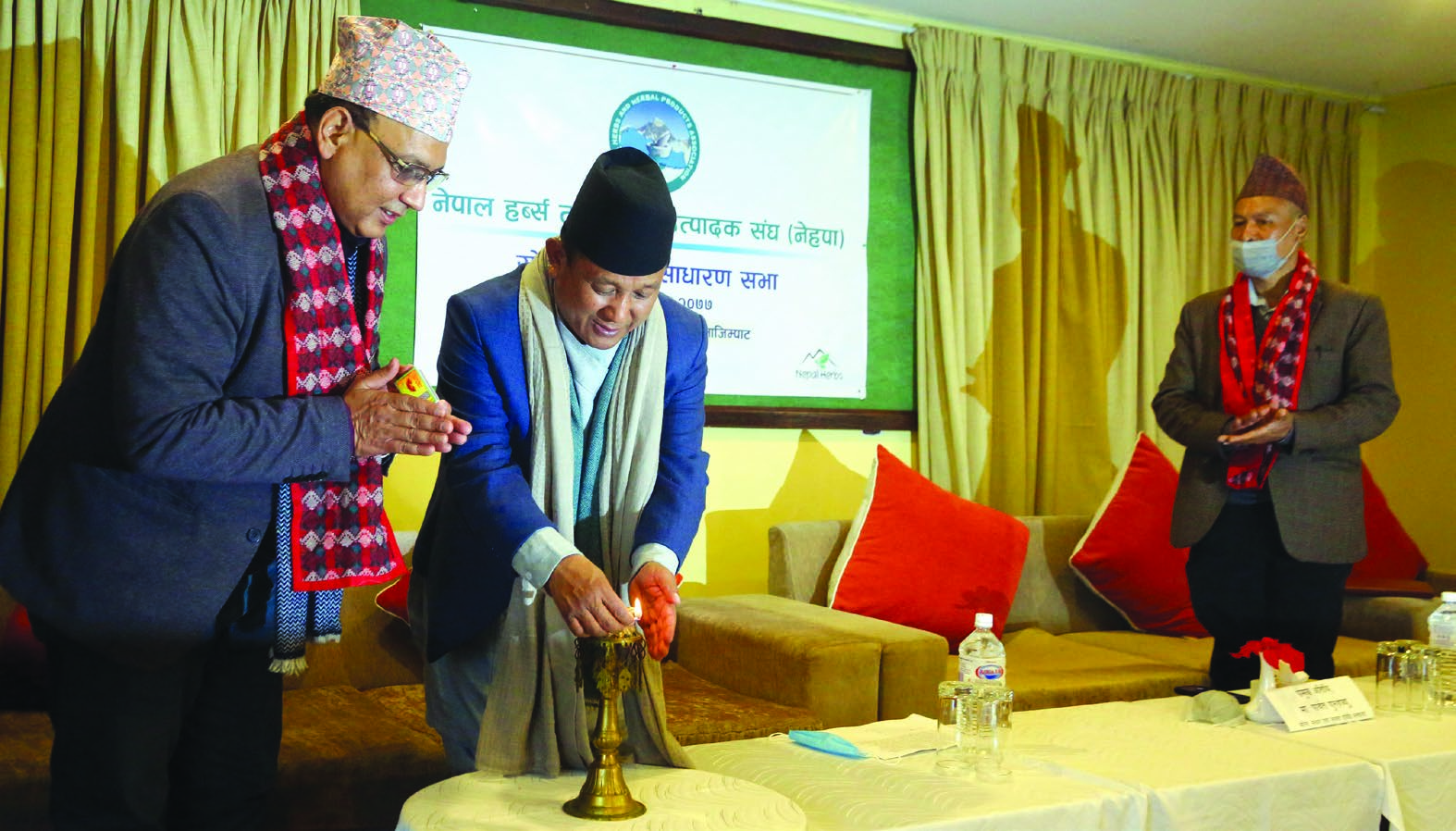 Minister of Communications and Information Technology Parbat Gurung inaugurating a convention of Nepal Herbs and Herbal Producers Association, in Kathmandu, on Wednesday. Photo: RSSn